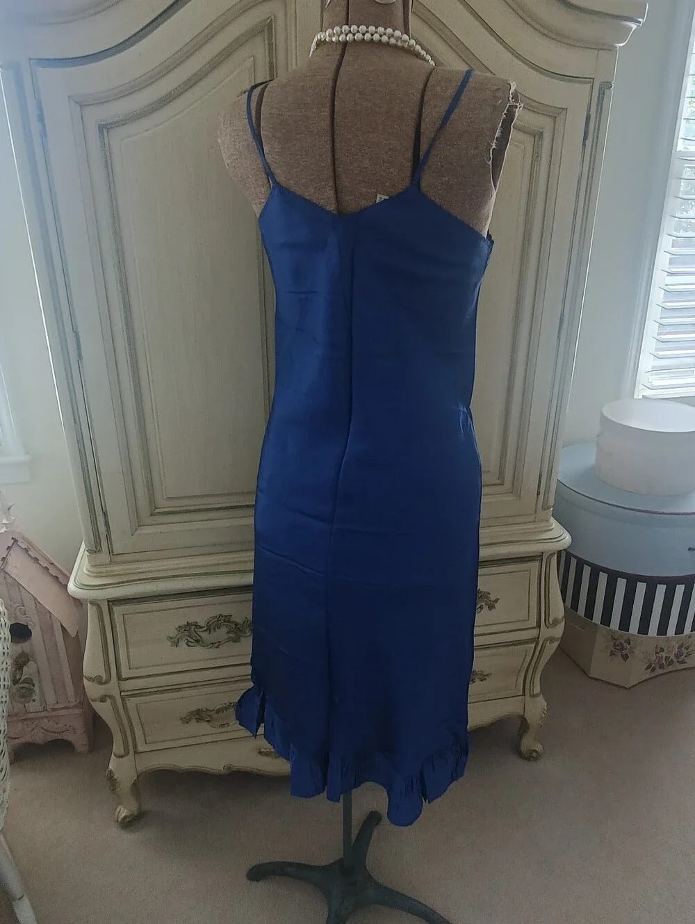 EXQUISITE ROYAL BLUE VINTAGE RAYON SLIP/ DRESS WITH CRYSTAL PLEATS. UNWORN! - Picture 9 of 17